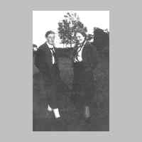 022-0284 Goldbacher Jugend vor 1945. Elli Jucknies und Anneliese Heymuth.jpg